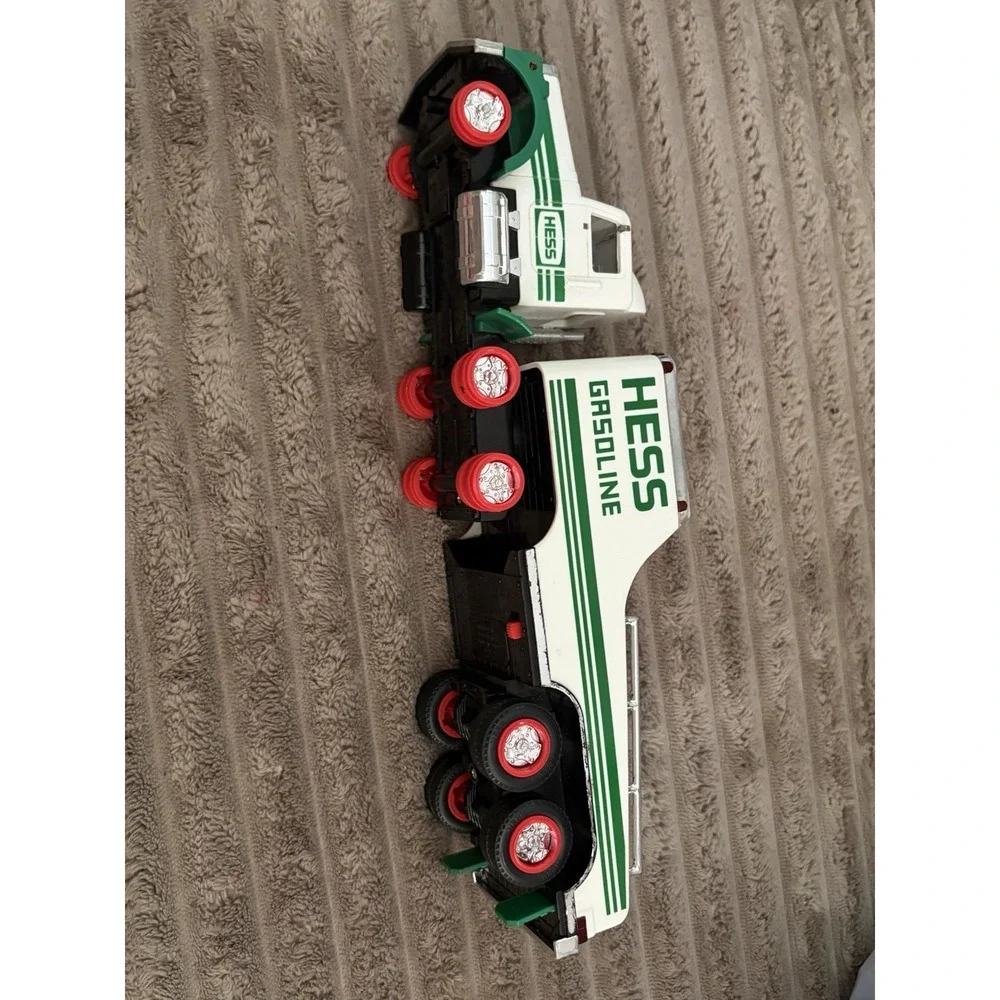 Hess Toy Truck 1991 White Green Red Gas & Oil Theme